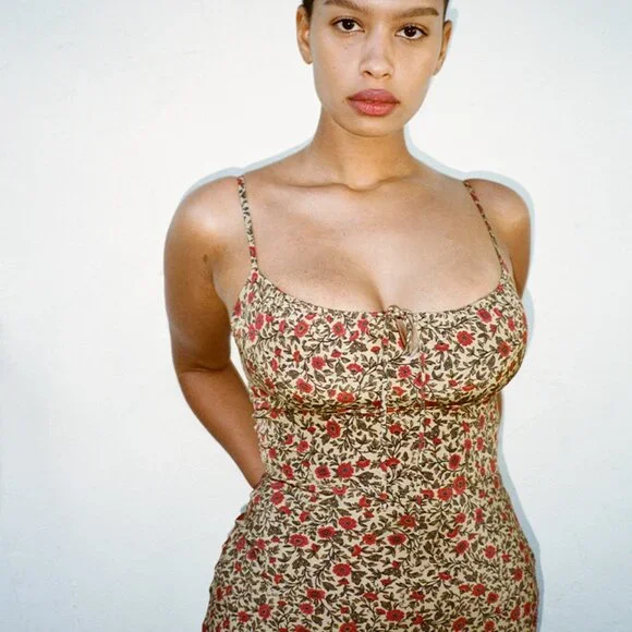 Realisation Par THE ALBA in Dahlia - Picture 3 of 5